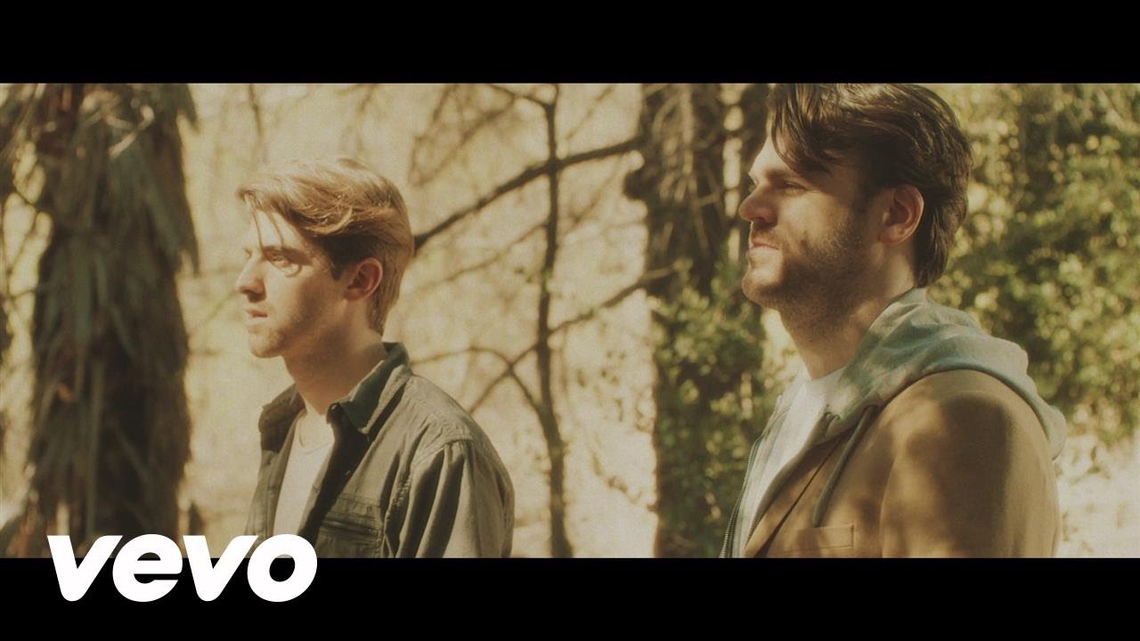 Daya и The Chainsmokers преодолевают гравитацию в новом клипе
