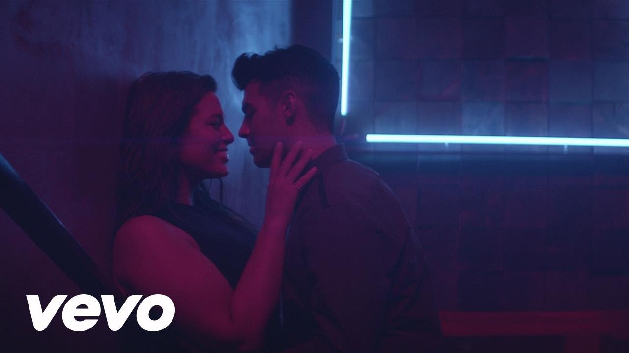 Джо Джонас и модель Эшли Грейам в горячем видео DNCE – Toothbrush