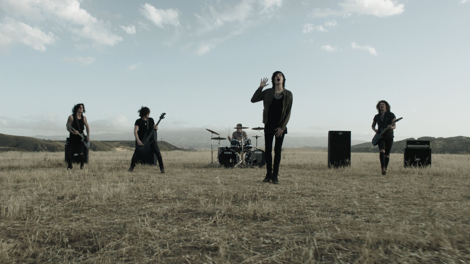 Другая музыка: Asking Alexandria представили клип на песню Here I Am